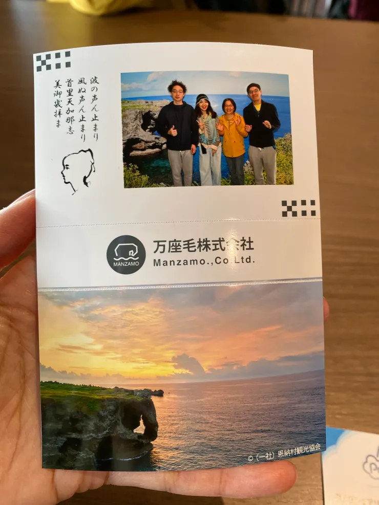 買完票入口處工作人員會幫忙拍合照, 等繞完一圈回到館內會送一張當紀念,若要洗大張就要額外付費囉~