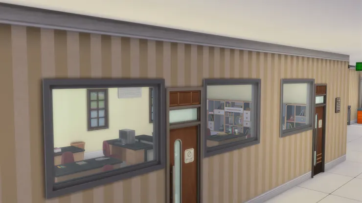 教員室比較開揚，有三面大窗。