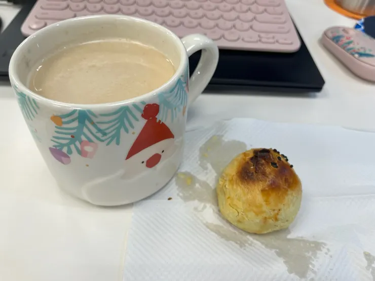 超油的中式糕餅就是要又油又甜才好吃阿齁齁齁