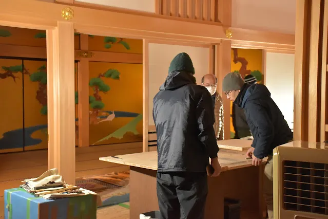 途中見到努力重建的匠人們，在此獻上最大敬意