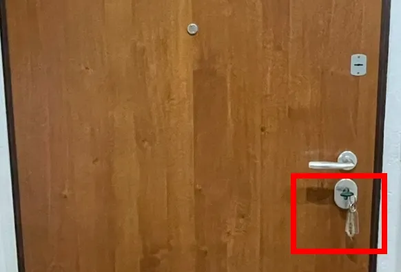 鑰匙轉放角度要如照片這樣