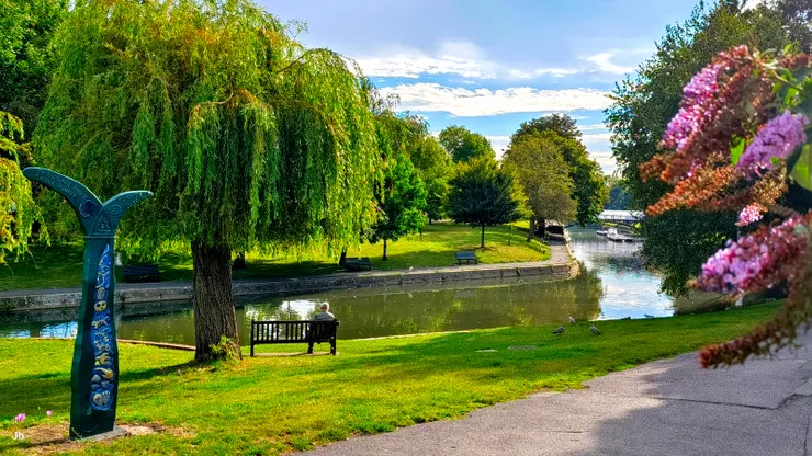 【軍事運河在北邊將住宅區環抱！】