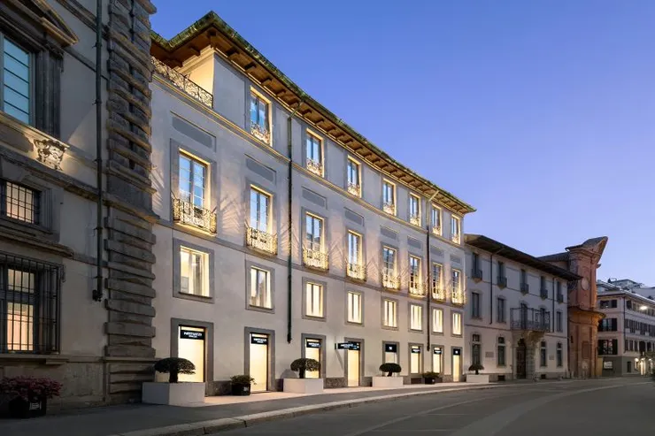 ▲義大利頂級家具品牌 NATUZZI ，於米蘭杜里尼大街旗艦店舉辦會外展。