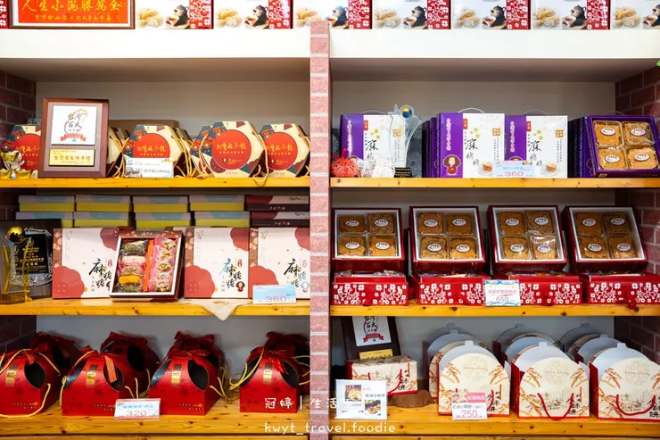 [台中大甲伴手禮]麻姥姥手工餅舖，媽祖欽點的供品？麻荖盆花供佛美翻天，傳承五代百年手藝，過年限定木盒、抹茶口味必搶，2026禮盒推薦