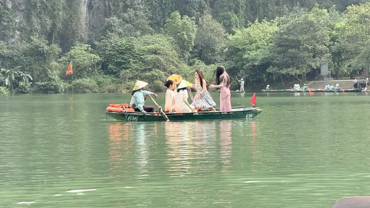 拍照也要注意安全，落水就不「水」了！