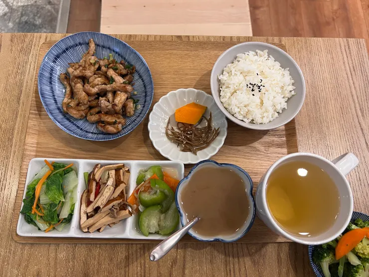 蒜香肉條飯