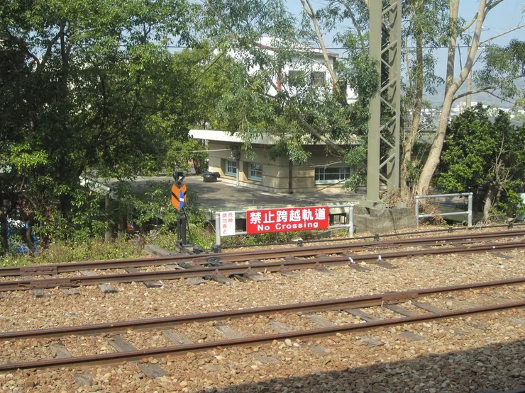 泰安舊站的路線比站房還高