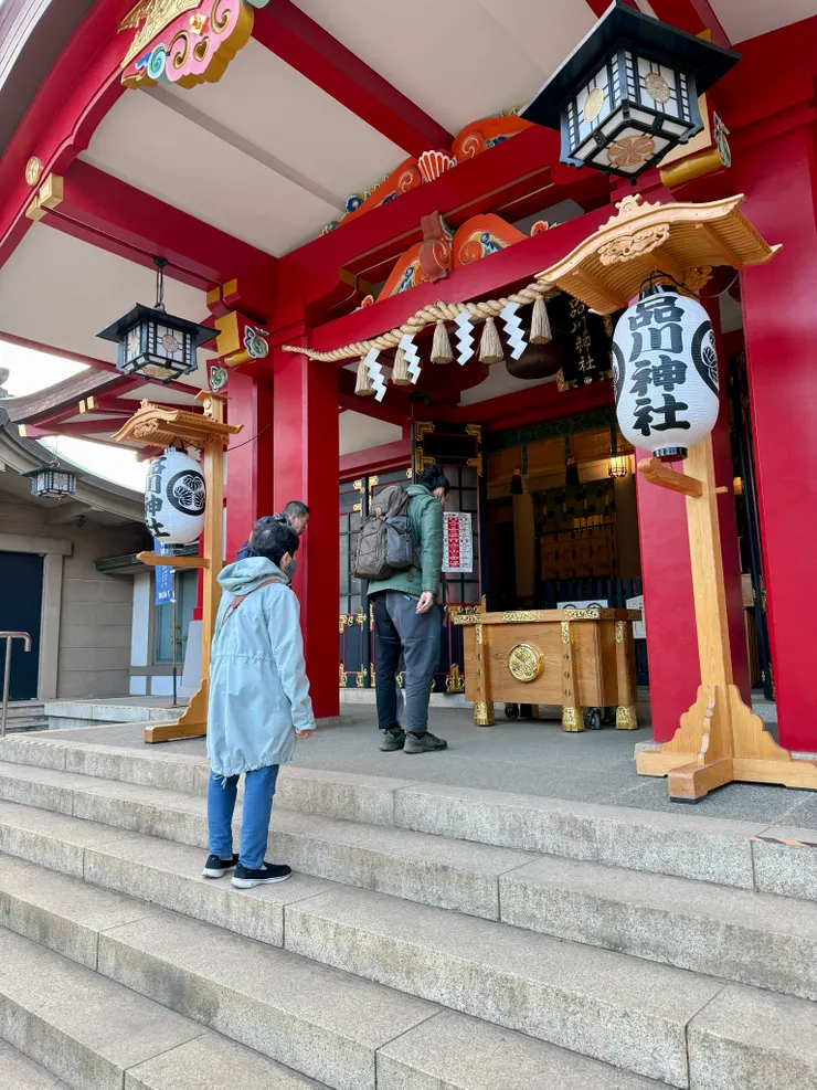 來到有東京十社之稱的品川神社參拜，虔誠祈禱保佑我們心想事成。