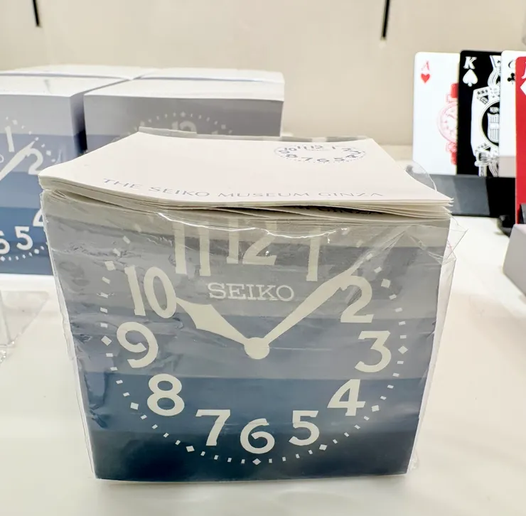 回到一樓紀念品店，錢包還是失守了😅