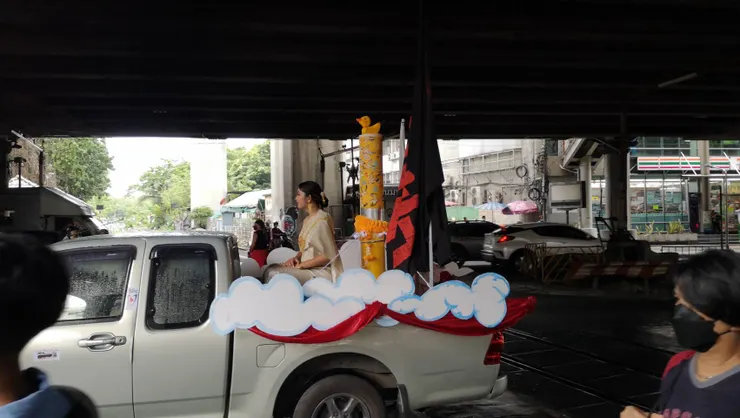 有看到黃色蠟燭最上頭的黃色小鴨嗎？