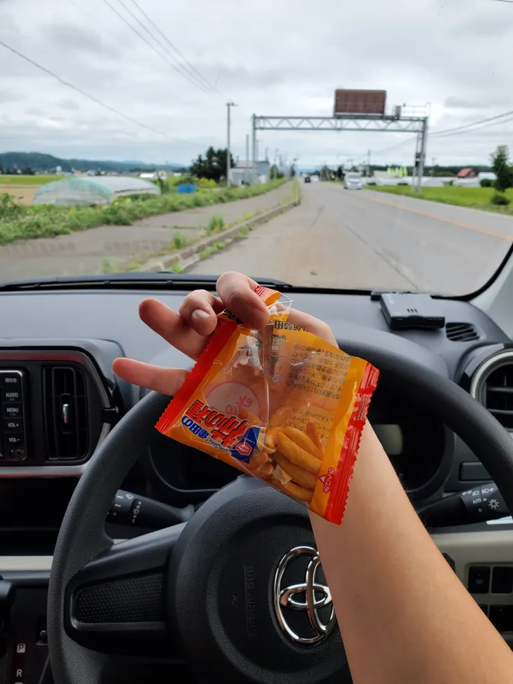 好久沒開車了，先吃東西壓壓驚