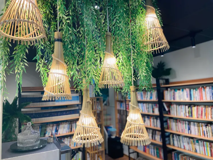 ▲ 排灣族傳統工藝編織的魚簍燈