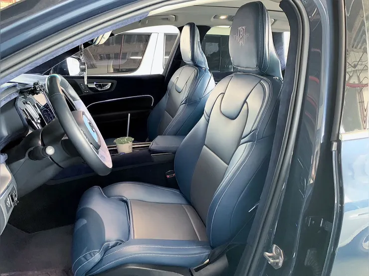 XC60改裝後的內裝，符合車主全車整體的藍色主題色系