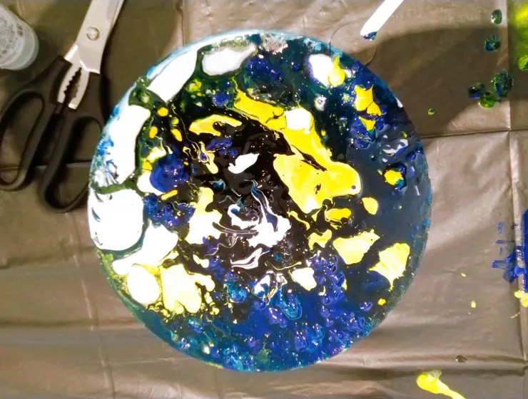 流體畫的特點在於每一幅作品都是獨一無二