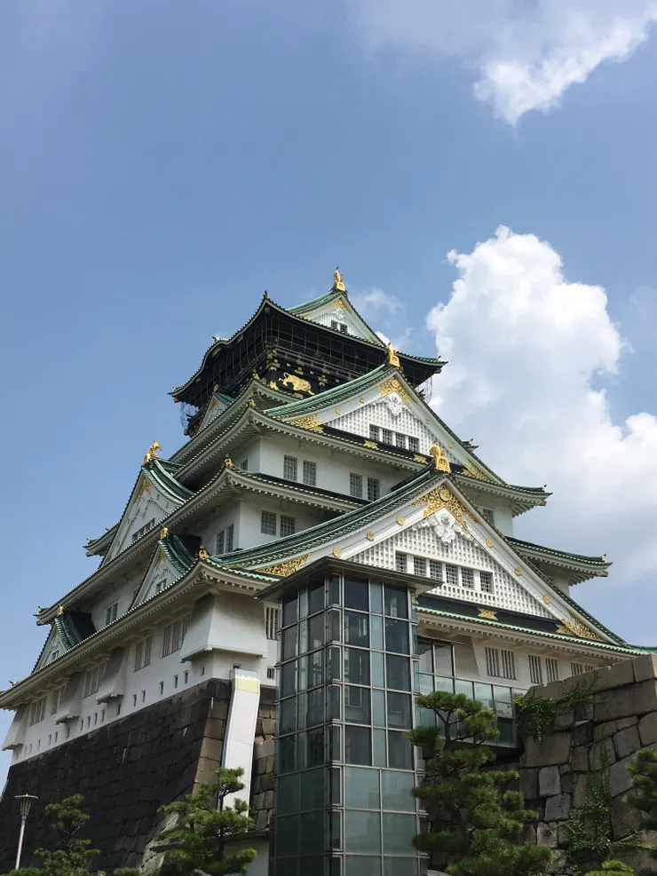 大阪城側影
