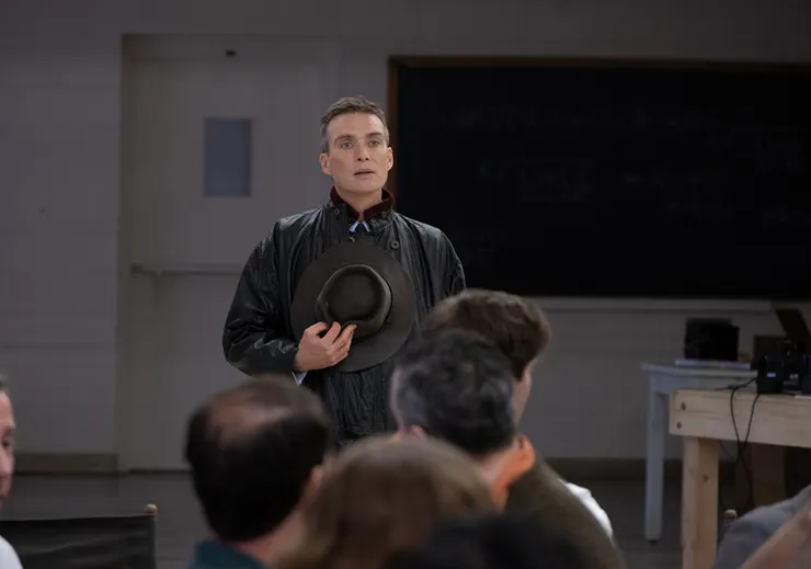 德國投降之時，他堅持要繼續開發原子彈