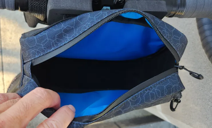 內部空間，就上一代的使用經驗來看，其防水效果還是不錯的。