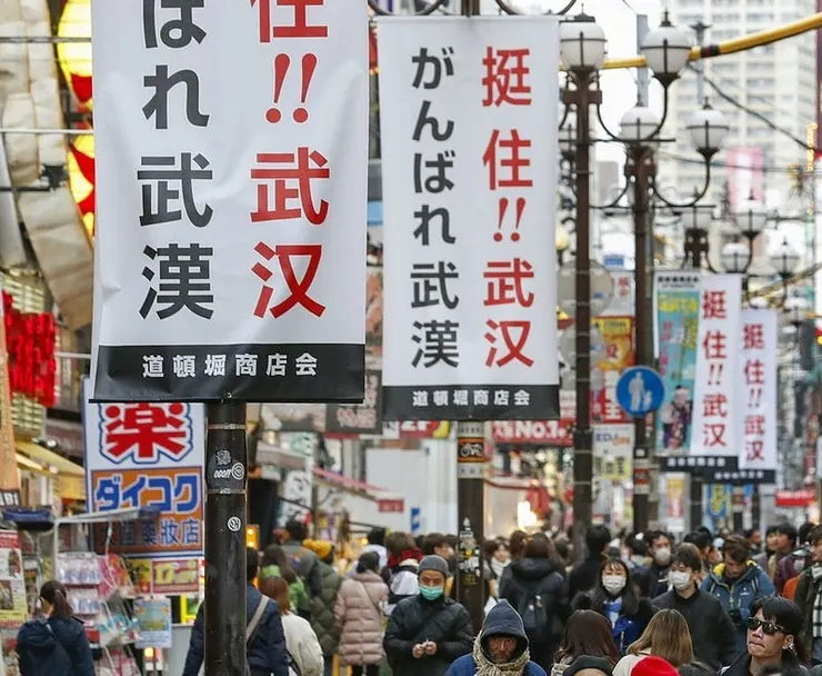 看到大阪這樣的東西，你不能不承認現在的日本，甚至其他地方都在親中（當然主要是因為錢）；不過有很多人提到，這次病毒的攻擊目標，都是一票極度依賴中國的錢的地方。（圖片來源：聯合報）