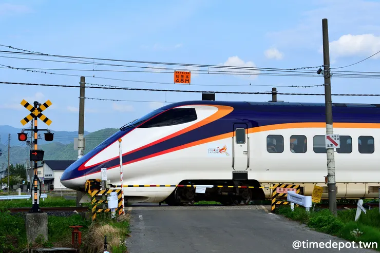 迷你新幹線在日本的法規比照在來線,因此貴為「新幹線」,但沿途還是有平交道