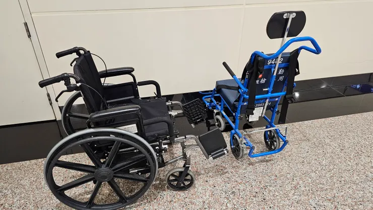 我以前在桃勤推輪椅時,時常遇到在日本滑雪受傷回台要坐輪椅的年輕旅客!