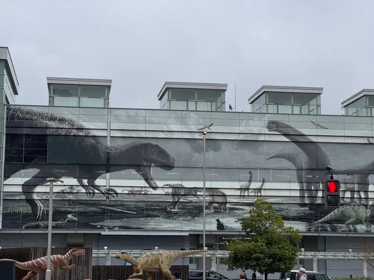 車站前的恐龍會動喔！