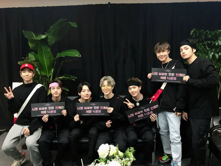 圖片來源：HYBE（田柾國眼睛還淚汪汪的）