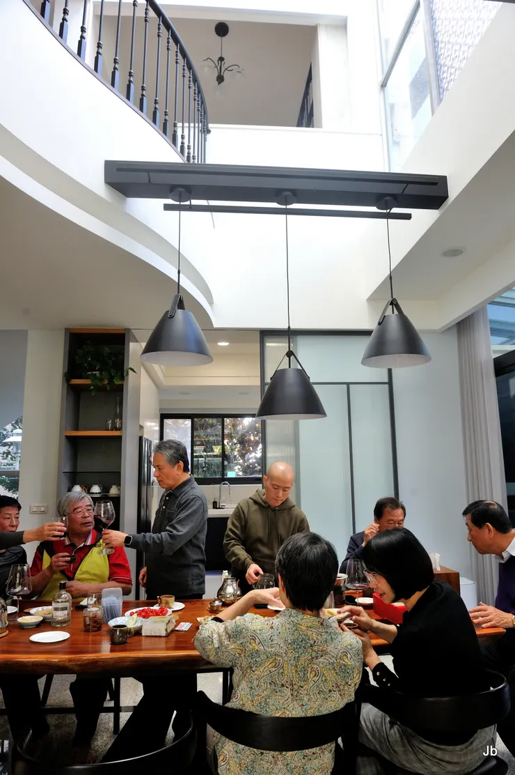 【一樣的人一樣的契濶談讌，渾然不覺歲月將容顏偷換。】