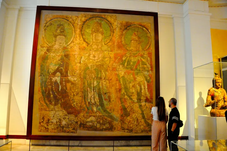 【中國與南亞展室！敦煌壁畫，大卸十二塊運來的。】