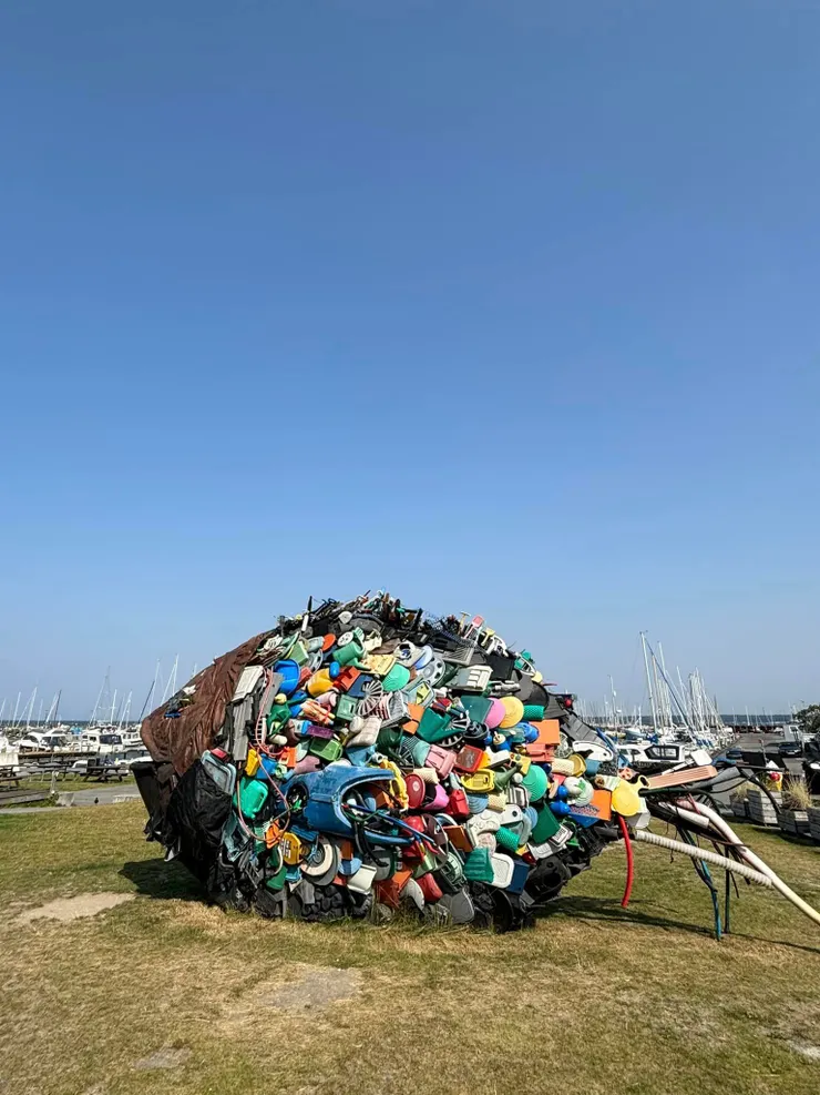 海邊的裝置藝術