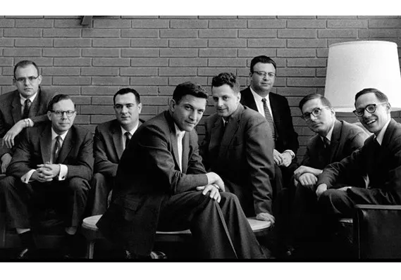 八叛逆 (Traitorous eight) 