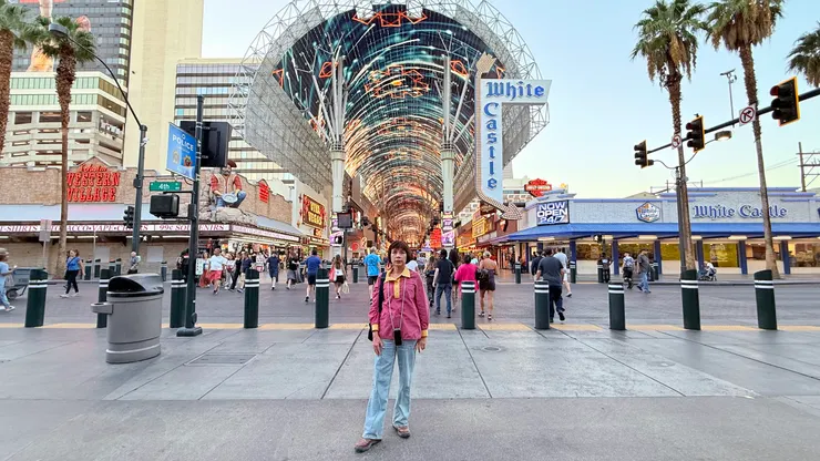 天色還沒暗天篷不夠醒目