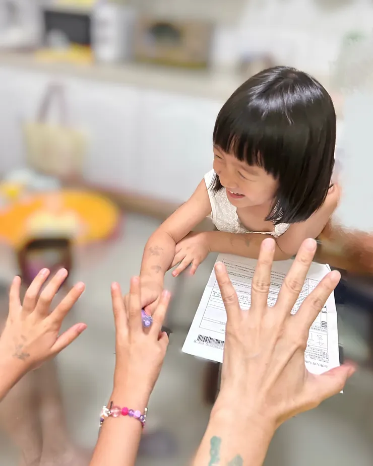 8加5等於???手指不夠用喔，我的手指借妳數。