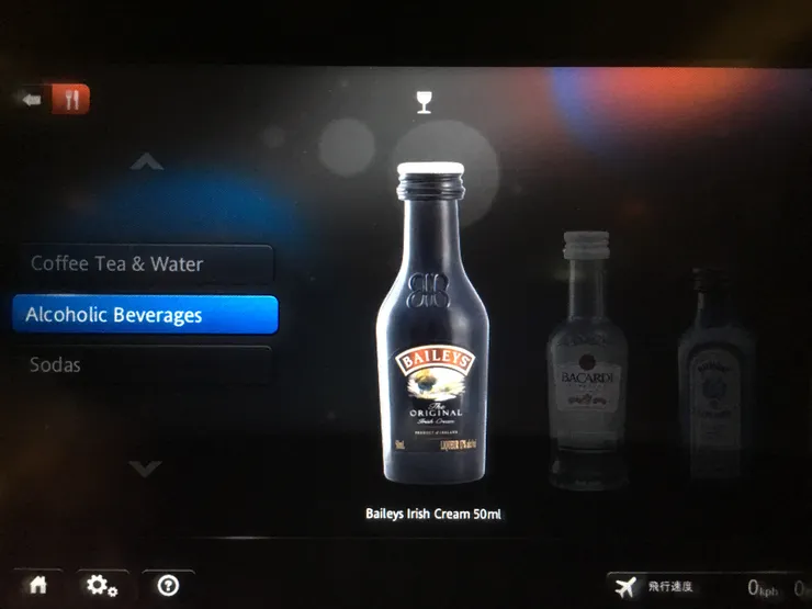 美航經濟艙的酒類就有好幾種可以選