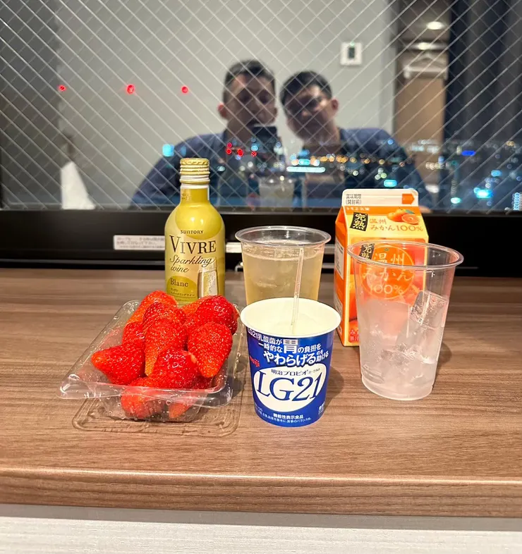 睡覺前仍不忘進食