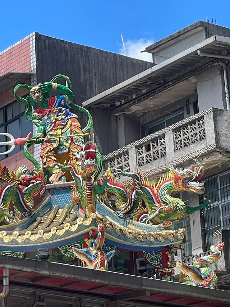 屋脊上剪黏藝術（圖片截圖於網路）