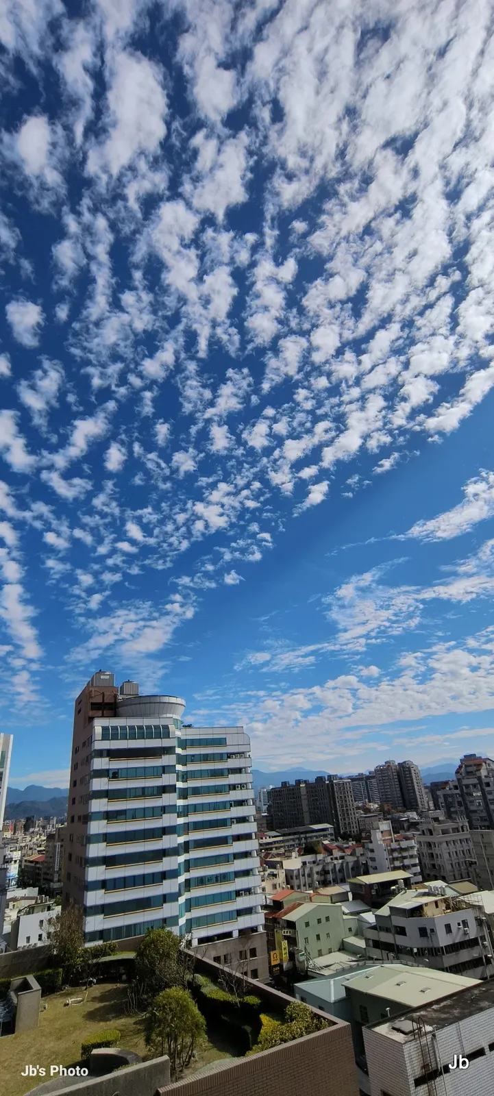 品味一輪春秋感謝冥冥安排巧！2022/12/30上午壯麗的雲。