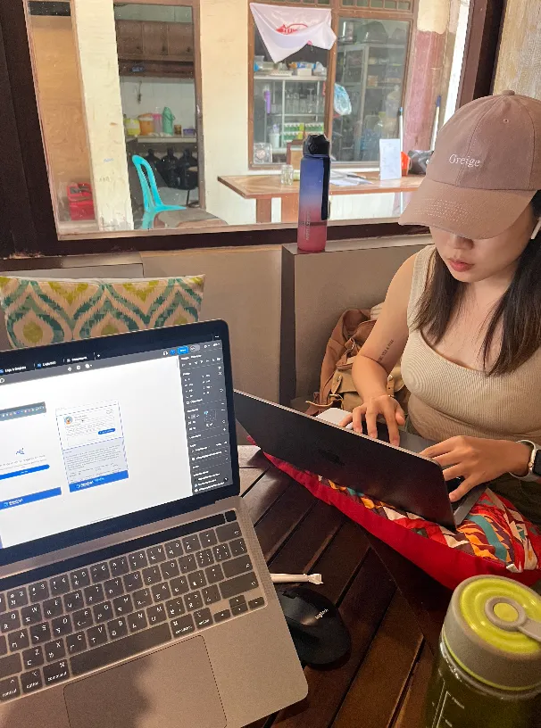 咖啡廳辦公不大符合人體工學，要善用周邊物品（舉例抱枕）輔助