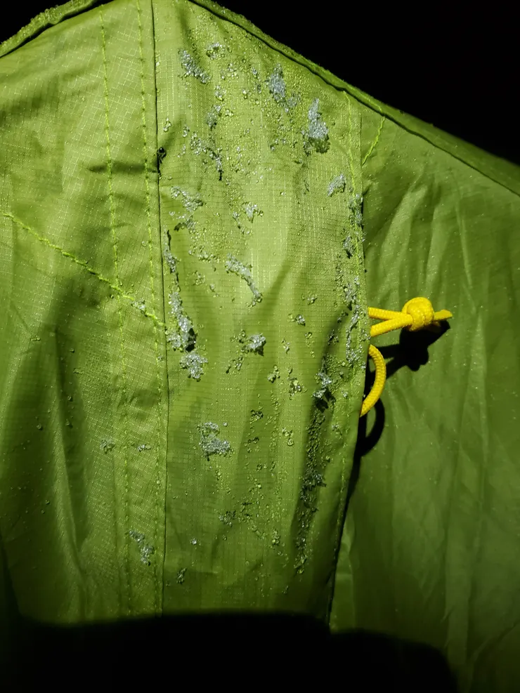 小完美谷溼氣較重，加上低温，收外帳時發現結霜，難怪擦帳的時候覺得很古溜～