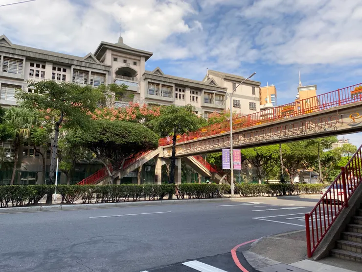 新莊國小到登龍街一帶，是海山口車站舊址