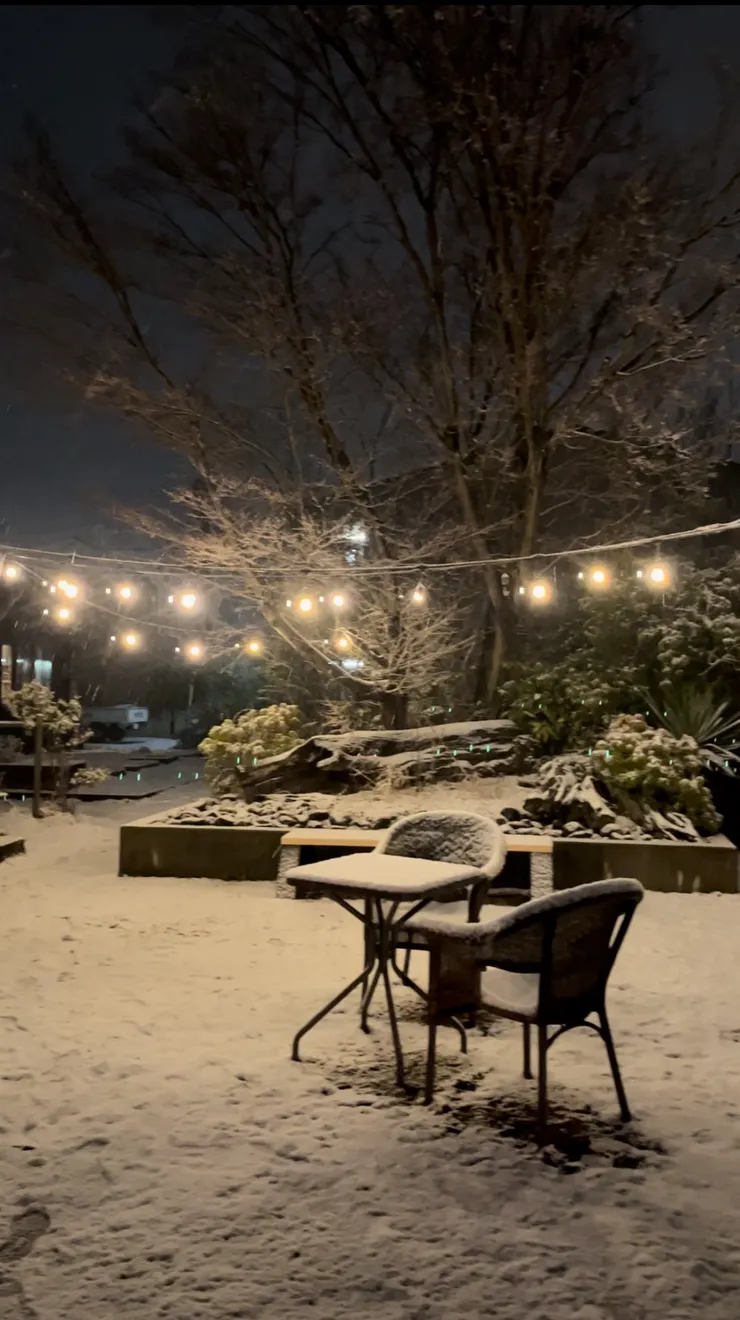 發現沒有拍到戶外座位區的照片，這張是影片截圖，比較模糊。