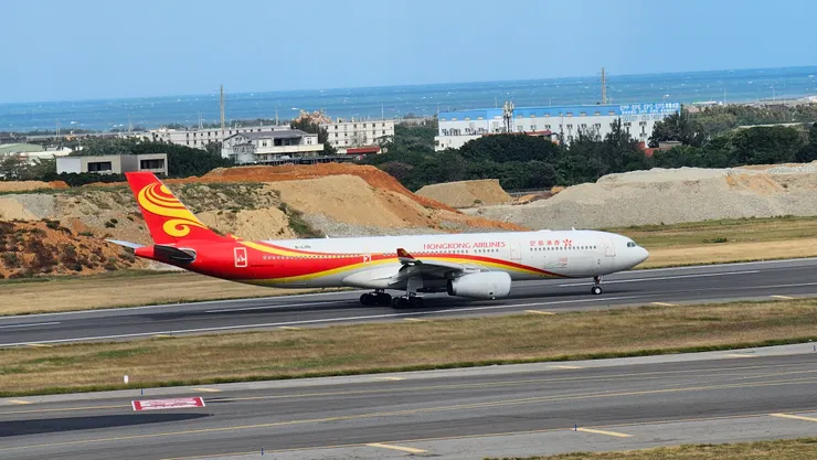 這是香港航空的空中巴士A330廣體雙走道客機!