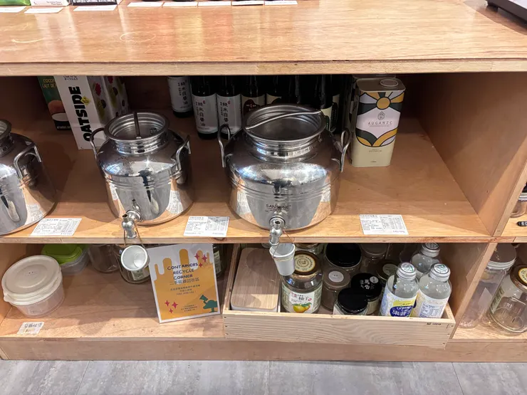 也有裸裝賣油品ex.胡麻油等