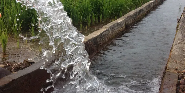 當年灌溉渠就如抽地下水這般清澈