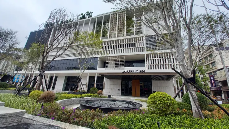 這是花蓮潔西艾美渡假酒店的前棟!後棟很高照片沒拍到!