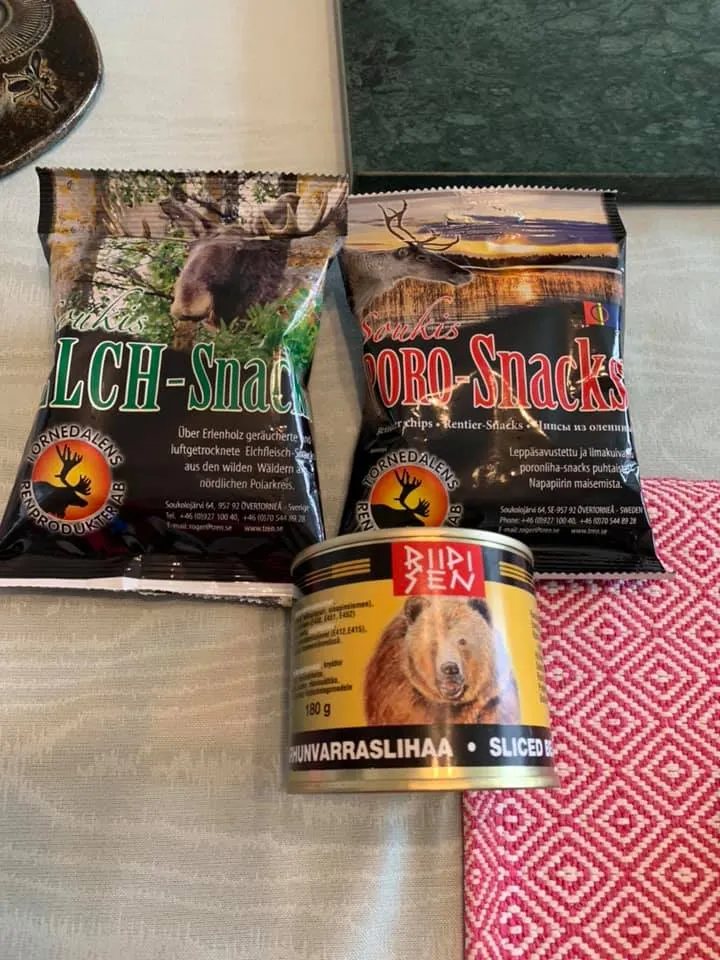 買了鹿肉乾、熊肉罐頭~