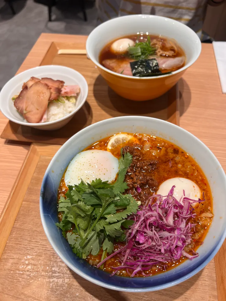 雷SOBA 跟 招牌醬油拉麵 跟 叉燒飯