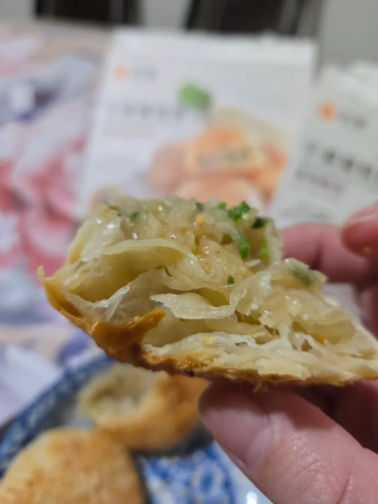 蝦味蘿蔔絲餡料蠻多的而且鹹香甘甜