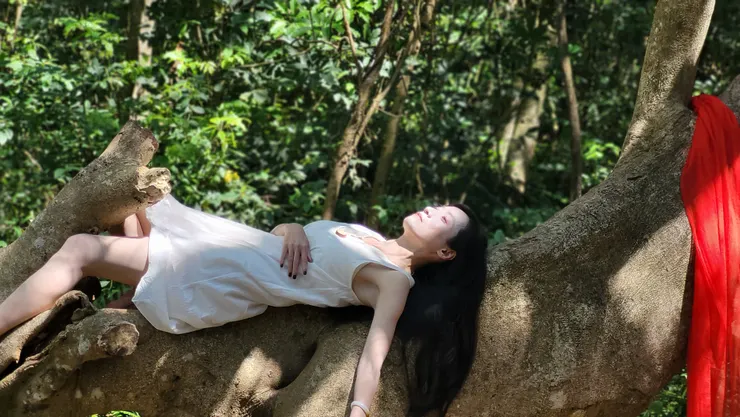 舞踏劇照 野村祐 Yu Nomura 攝影 | 玄靈子 台北翠山步道                                                                                  梵靈乾坤工作室提供