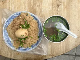 花蓮光復路邊，無名炒米粉豬血湯