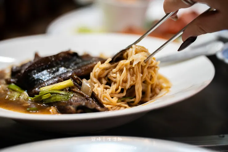 [2026台南過年聚餐餐廳]周氏蝦捲國宴廳，每人600元吃遍12道國宴級台南小吃美食！新春開運年菜開箱，帶長輩吃飯超有面子